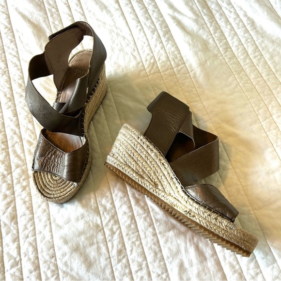 Eileen Fisher Willow Espadrille Wedge in Bronze. Size 7.5. - Picture 4 of 16